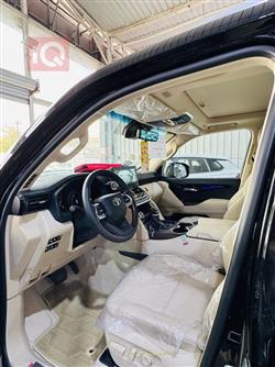 تۆیۆتا لاند کروزەر